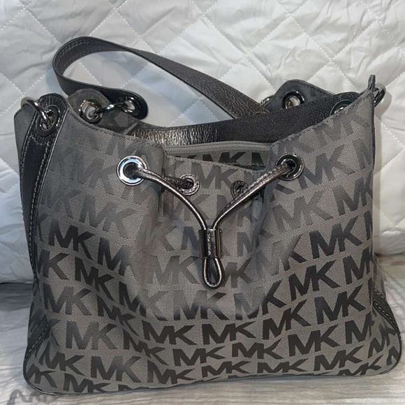 Silver Michael Kors Purse - Picture 1 of 8